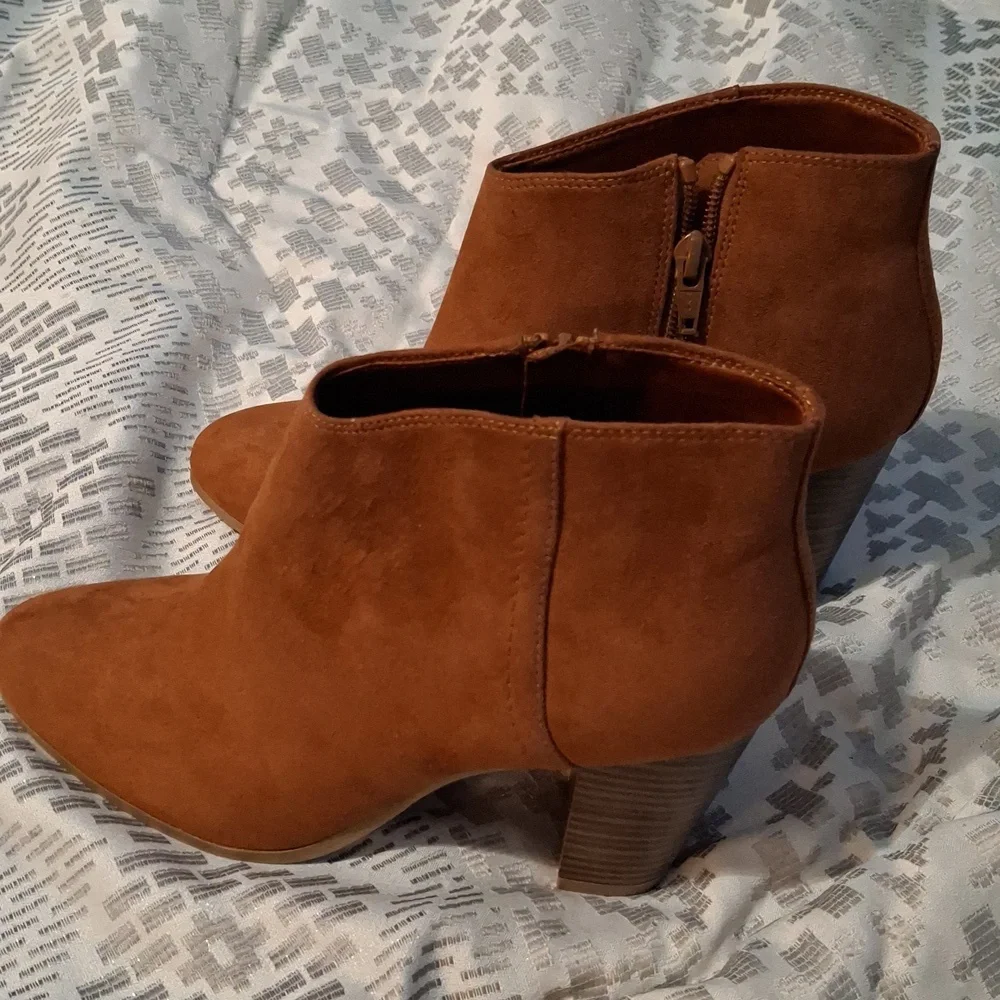 Old navy suede boots